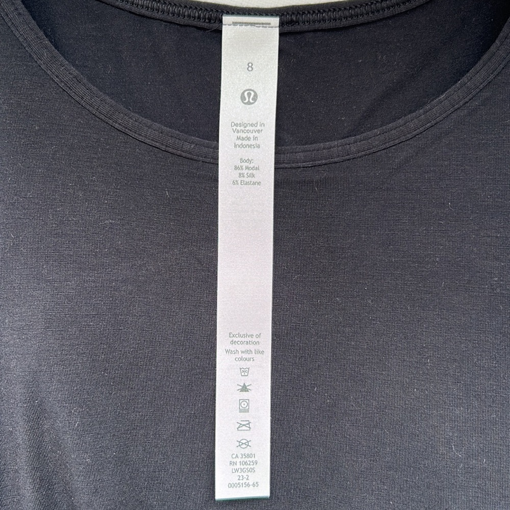 Shoulder Cut-Out Yoga T-Shirt - Picture 8 of 9